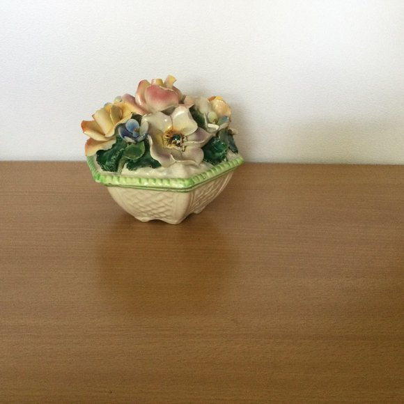 Vintage Italy hand painted hexagon shape jar box bowl with applied flowers lid - Picture 2 of 6